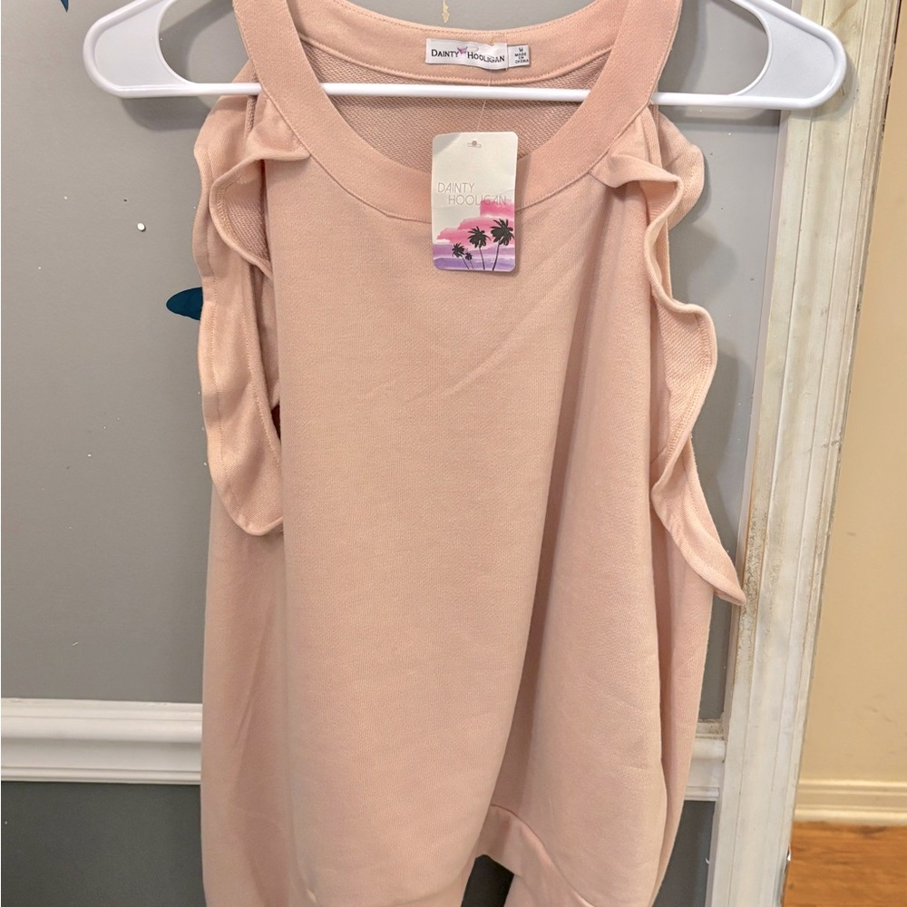 NWT Dainty Hooligan Cold Shoulder Ruffle Top Size Medium - Picture 2 of 9